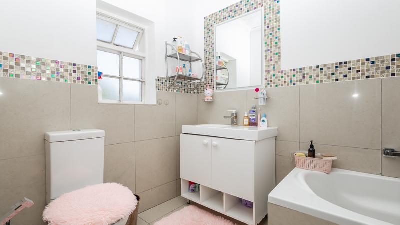 10 Bedroom Property for Sale in Constantia Western Cape